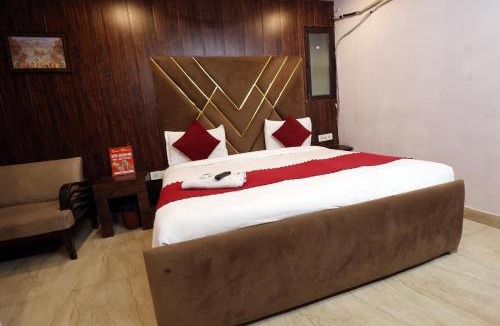 Vasundhara Hotel | Hotel Golden inn Sector 15