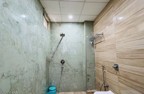 Allahabad Hotel | Hotel Krishna Continental