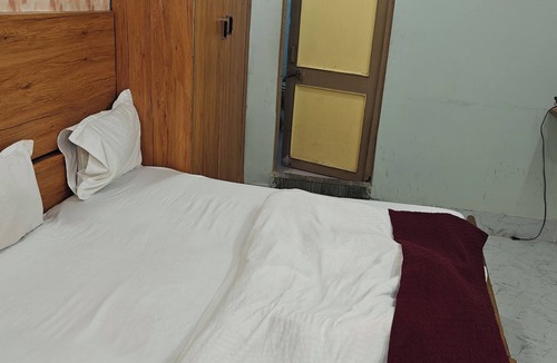Allahabad Hotel | Hotel Manali
