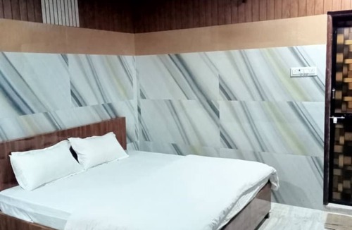 Kalmeshwar Hotel | Hotel Maratha Palace