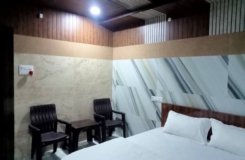 Kalmeshwar Hotel | Hotel Maratha Palace