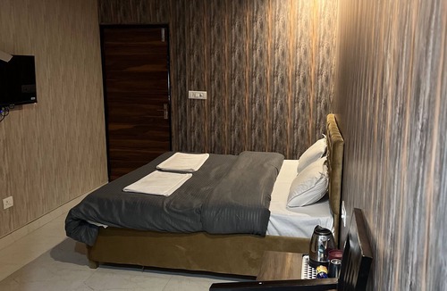 The Mall Road Resort | Hotel Mussoorie Gold Mary