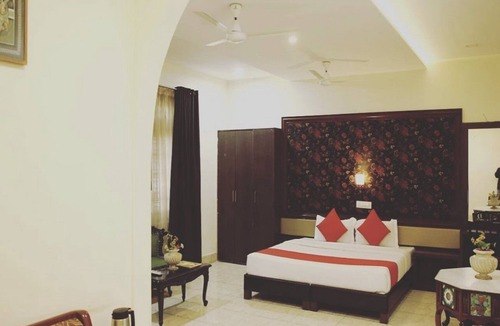 Kota Hotel | Hotel Navrang