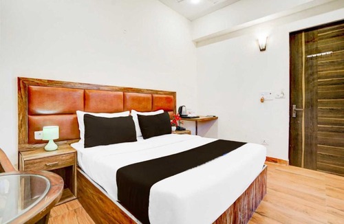 Indirapuram Hotel | Hotel O Indirapuram Premium