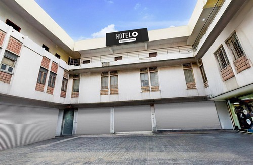 Hyderabad House | Hotel O Lakdikapul Near Birla Mandir