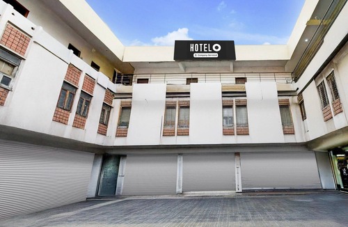 Hyderabad House | Hotel O Lakdikapul Near Birla Mandir