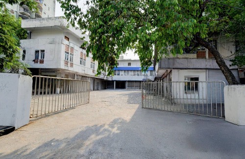 Hyderabad House | Hotel O Lakdikapul Near Birla Mandir