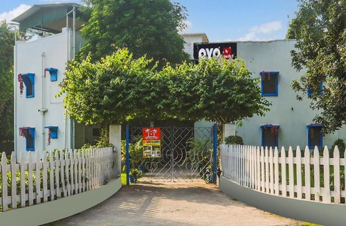Chandauli Hotel | Hotel O Myconos Villa