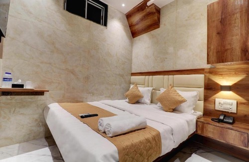 Dharavi Hotel | Hotel Omega