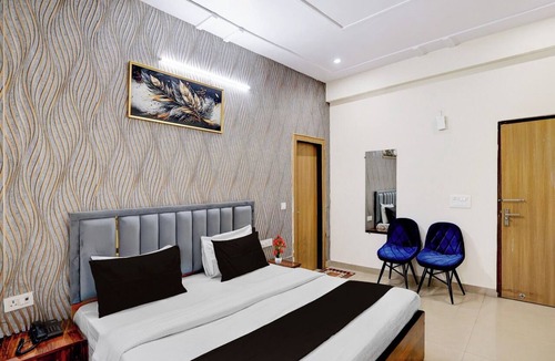 Sector 70 Hotel | Hotel Palm Paradise