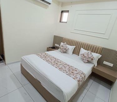 Vasad Hotel | Hotel Radhe Raas