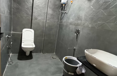 Vasad Hotel | Hotel Radhe Raas