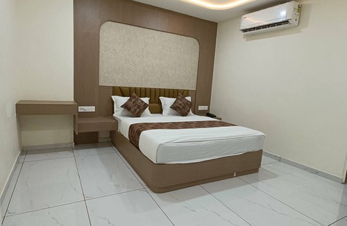 Vasad Hotel | Hotel Radhe Raas