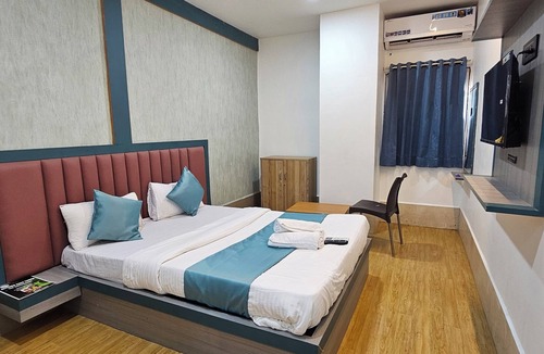 Surat Hotel | Hotel Radiyesan Gold