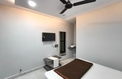 Surat District Hotel | Hotel Rudra