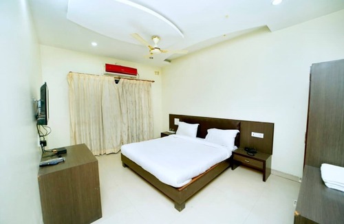 Bid Hotel | Hotel Sai Palace Executive Lodging