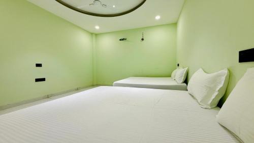 Rau Hotel | Hotel Shree Hari Palace