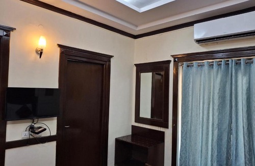 DLF Phase 3 House | Hotel Siris 18