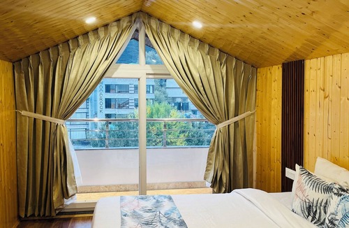 New Manali Hotel | Hotel Skyline, Manali - Walking to Mall Road, Centrally Heated