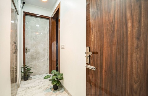 Delhi Hotel | Hotel Solaris Retreat By The Arrow