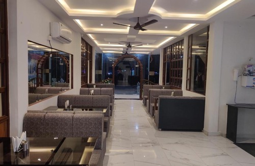 Piparia Hotel | Hotel The Ace