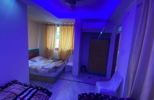Srinagar Hotel | Hotel Uday Raj & Restaurant
