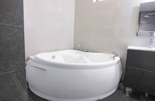 Sector 51 Hotel | Hotel Viraj