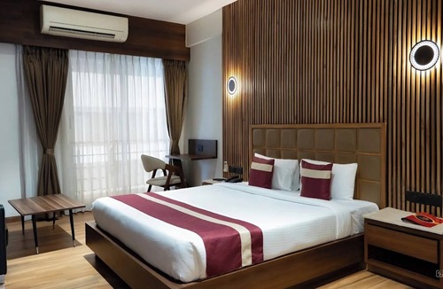 Surat Hotel | HOTEL VIVOTEL