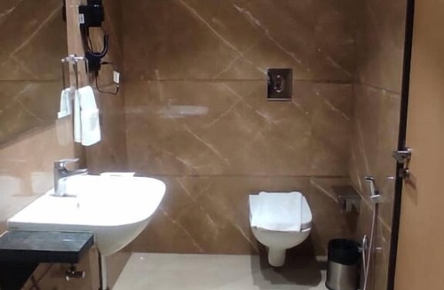 Surat Hotel | HOTEL VIVOTEL