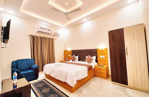 Ayodhya Hotel | Hotel Vrindavan Palace Ayodhya