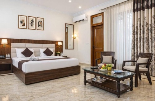 Sector 27 Hotel | Hotel Warm Welcome Inn