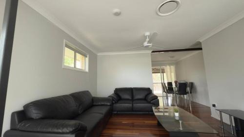 Riverview House | House with huge back yard and side access, 15 Beds