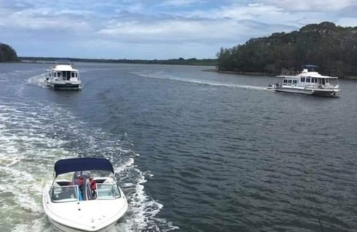Bulahdelah Boat Rental | Houseboat Hire Myall Lakes National Park NSW