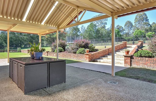 Branxton House | Hunter Valley Family Oasis - 5 bedroom House with Pool