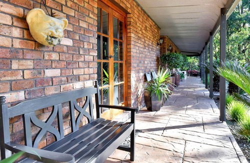 Brunkerville House | Hunter Valley Kangaroo Retreat with 60+ Kangaroos