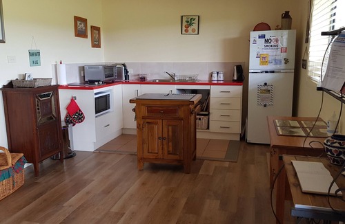 Glendon Brook Cabin | Hunter Valley Rural Lodge - Quaint towns, State forests & Wineries to explore!
