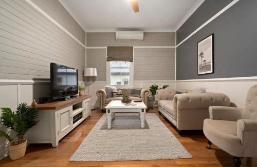 Cessnock House | Hunter Valley Spa Stay
