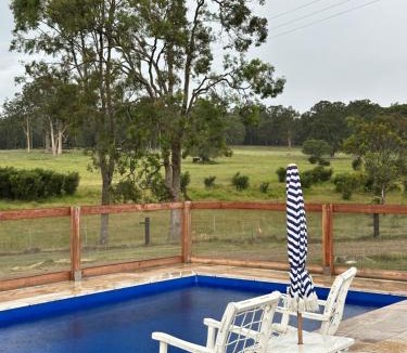 Lower Belford House | Hunter Valley Wine Country Escape - Spa, Pool, Firepit and Woodfired Pizza Oven - Keldan On Bell