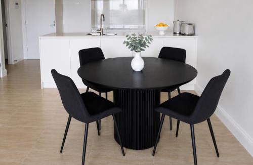 City East Apartment | Iconic Canberra Views with Pool and Gym - Hosted by Canstay