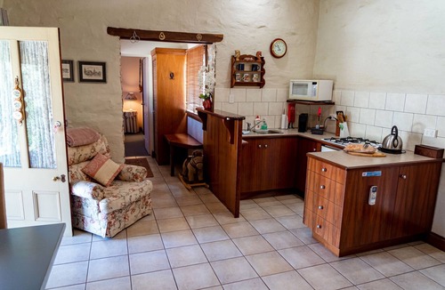 Strathalbyn Cottage | Ideal location to explore historic Strathalbyn, Wineries, good food and scenery