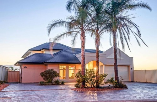 Wallaroo House | IDLE TIMES - Luxury on Copper Coast Marina