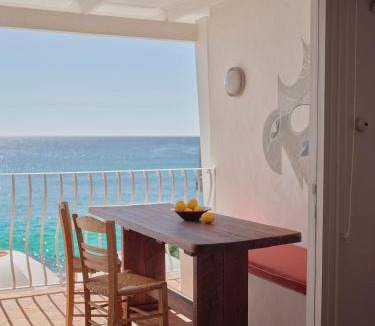 Yamba Hotel | Il Delfino Seaside Inn