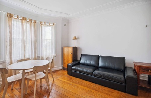 Kings Cross Apartment | Incredible Location 1 BDR Apt