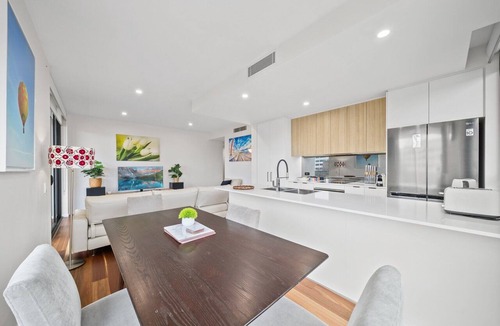 Campbell Apartment | Inner-City 2-Bed with Large Balcony, Garden & Gym