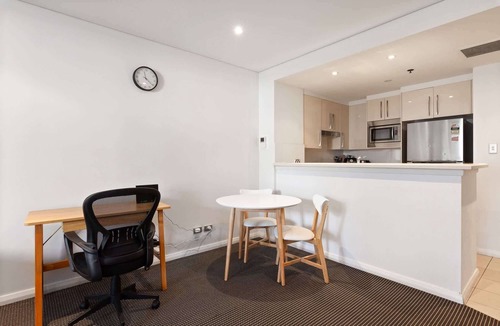 Waterloo Apartment | Inner-city Stay with Pool and Gym Access