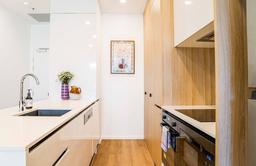 Manuka Apartment | Inner South Stay, Minutes to Manuka and Foreshore