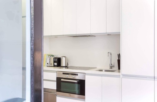Glebe Apartment | Intimate Studio Apartment with Balcony in Glebe