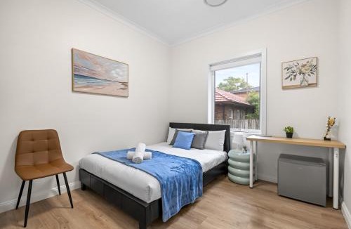 Matraville House | Inviting Double Room with Ensuite Bath Sunlit Comfort at Matraville - Shared Kitchen