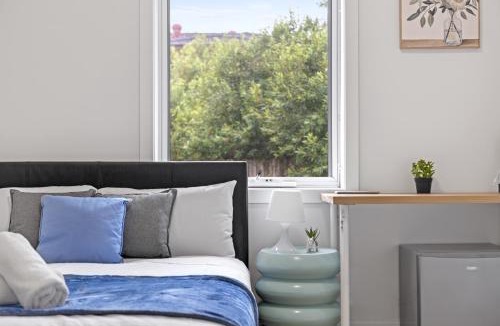 Matraville House | Inviting Double Room with Ensuite Bath Sunlit Comfort at Matraville - Shared Kitchen