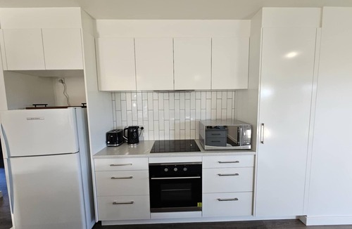 George Town House | Inviting & Spacious, 5 minute drive to MTB Trials & beaches, short walk to shops